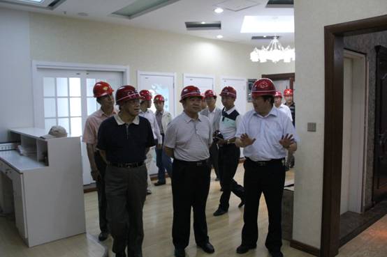 青海省經(jīng)濟委員會黨組書記、主任，省國資委  黨委副書記、副主任吳海昆實地考察物產(chǎn)集團重點項目