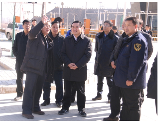 省委副書記、省長郝鵬視察青海曹家堡保稅物流中心