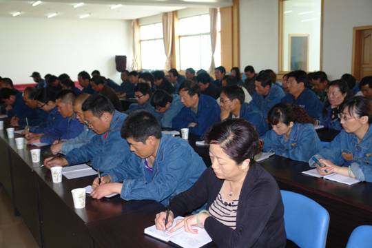 青海物產(chǎn)工業(yè)投資有限公司、青海長春炭素有限公司召開貫徹省第十二次黨代會精神學習傳