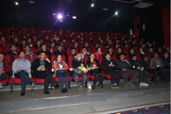 青物集團(tuán)黨委集中組織觀看優(yōu)秀紀(jì)錄片《厲害了，我的國(guó)》